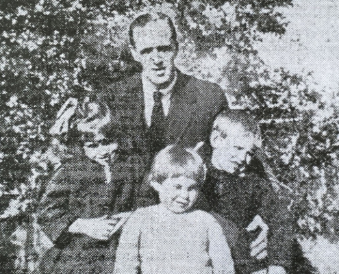 Mr Menhennet (back), Winifred Menhennet & Freddy Dallas (middle) Willie Menhennet (foreground). Source: Wilma Menhennet Davidson’s research – Largs Museum